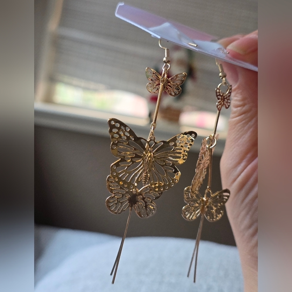 Jessica Simpson Elegant Gold Tone Butterfly Dangle Earrings - Picture 5 of 13